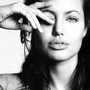 Jolie461024x768