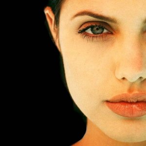 Jolie201024x768